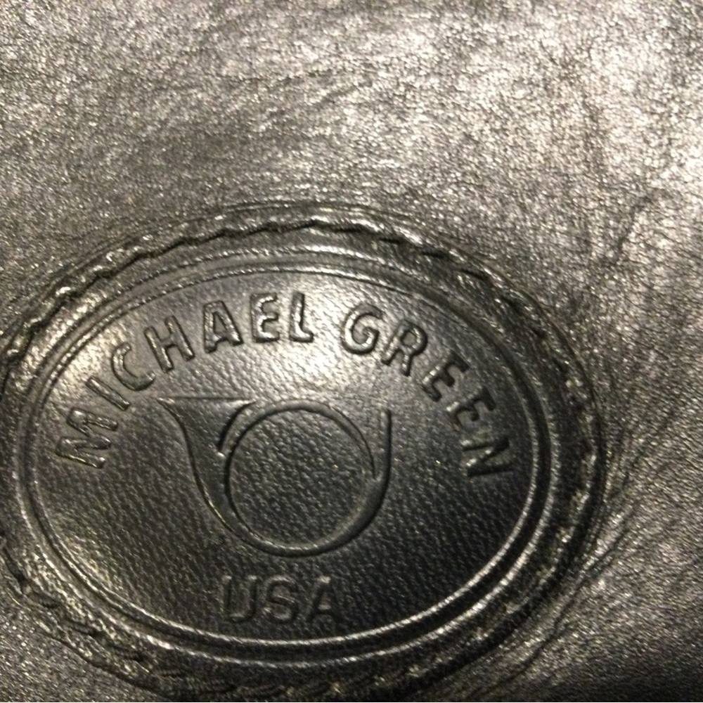 Michael Green leather crossbody passport purse. - Picture 6 of 9